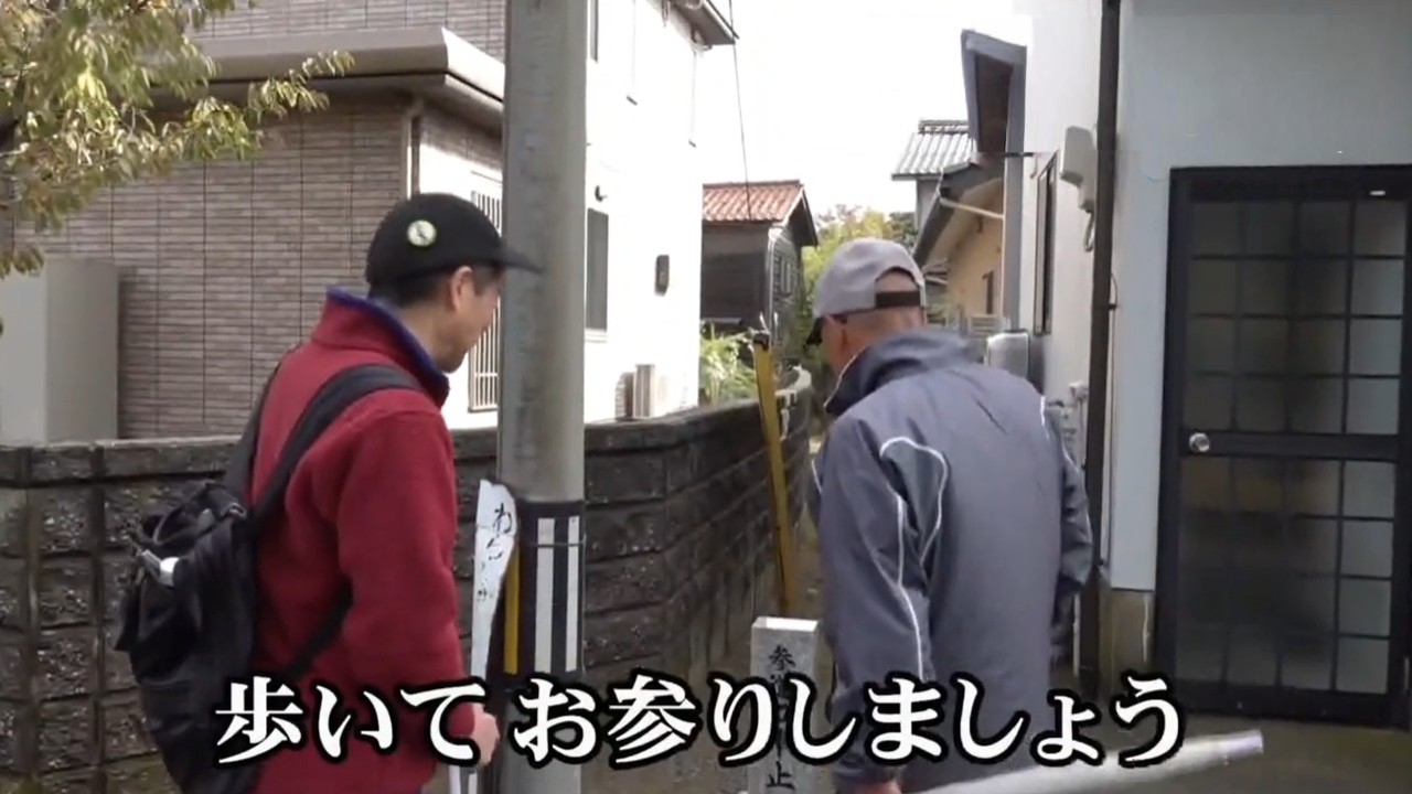神社への細道と参道石碑に込めた想い